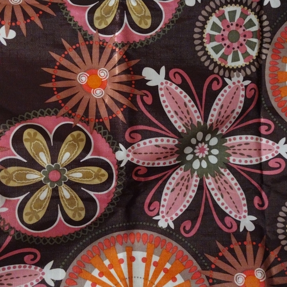 Beautiful folding tote . - Picture 3 of 11